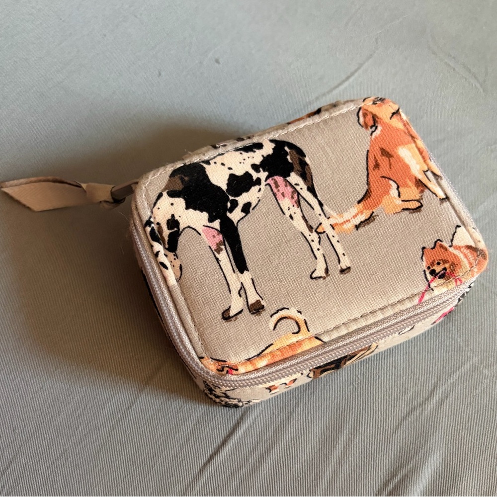 Like New Vera Bradley Best in Show RETIRED PRINT Travel Pill Organizer